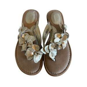 b.o.c. Born Concept Women Gold Metallic Floral Thong Sandals Size 7M CHC20